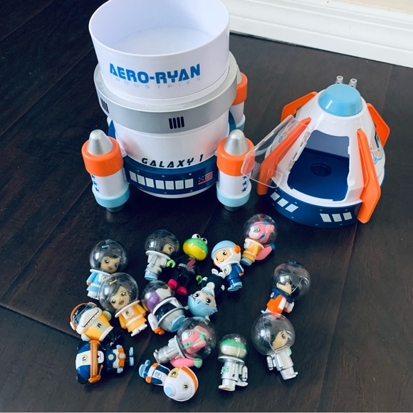 Ryan's World Galaxy Explorer Rocket 16 Pack Micro Figure Playset Spaceship Toy - Picture 9 of 13